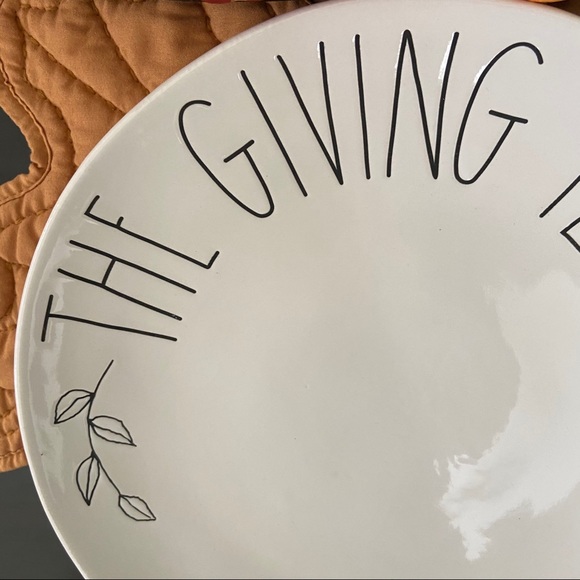 ✨Host Pick✨Rae Dunn THE GIVING PLATE dinner plate - Picture 2 of 4